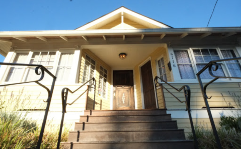 There's A Secret Speakeasy Behind The Doors Of This Bungalow In Oregon