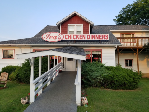 This Old-School Michigan Restaurant Serves Chicken Dinners To Die For