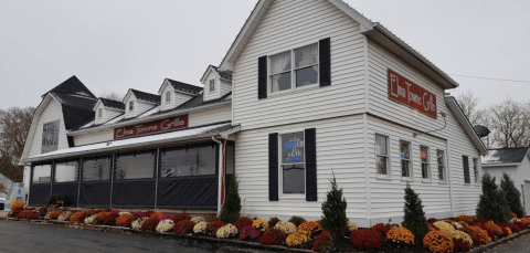 This One Of A Kind Restaurant Near Buffalo Serves The Biggest Burger We've Ever Seen