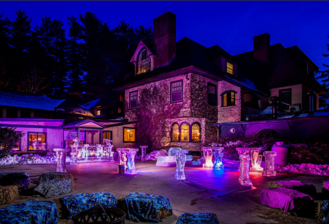 This Beautiful Bar In New Hampshire Is Made Of Over 10,000 Pounds Of Crystal Clear Ice