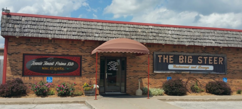 This Tasty Iowa Restaurant Is Home To The Biggest Steak We’ve Ever Seen