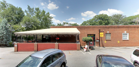 This Old-School Georgia Restaurant Serves Chicken Dinners To Die For