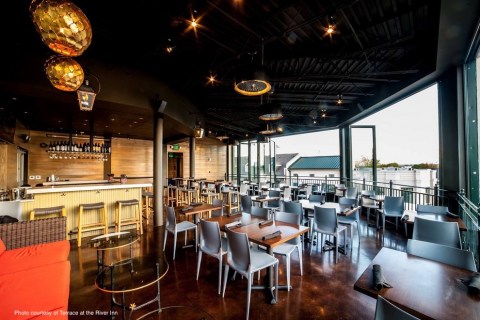 The Unassuming Restaurant In Tennessee Where Every Table Has A View Of The River