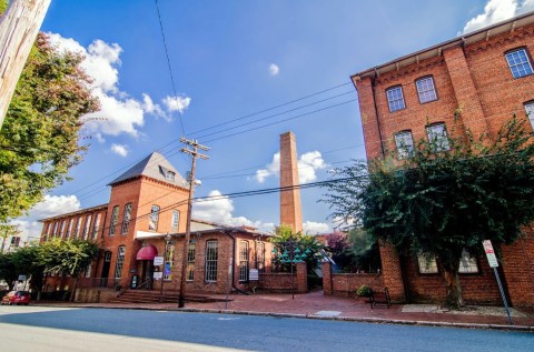 The Oldest Hotel In North Carolina Is Also One Of The Most Haunted Places You’ll Ever Sleep