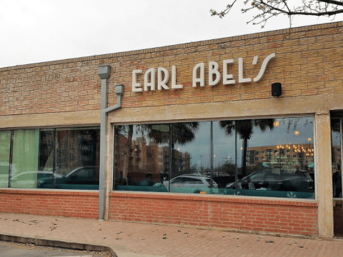 People Go Crazy For The Fried Chicken At This Texas Restaurant