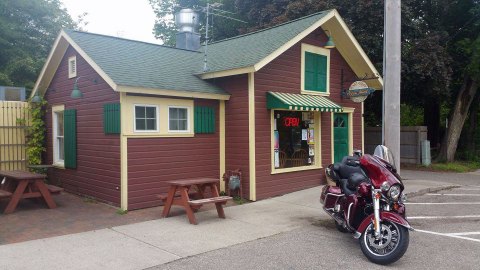 This Back Alley Pizza Joint May Just Be The Best Kept Culinary Secret In Michigan