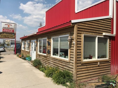 There’s A Small Town In Montana Known For Its Truly Epic Burgers