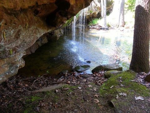 Not Many Know The Story Of The War That Took Place Under An Arkansas Waterfall