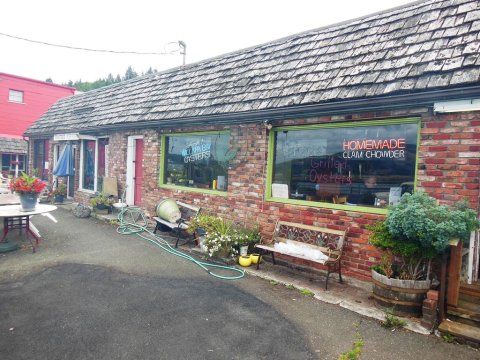 This Hole In The Wall Serves The Most Mouthwatering Oysters In Washington