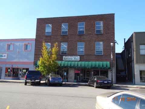 You’ll Find Hundreds Of Treasures At This 4-Story Antique Shop In West Virginia