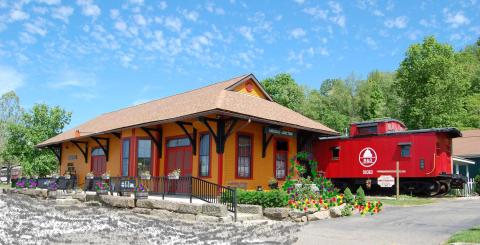 A Quirky Restaurant In Ohio, Unusual Junction Is Both Fun And Charming