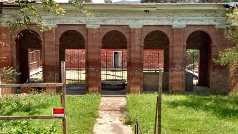 Few People Know About This Abandoned Resort And Spa Located In Rural West Virginia