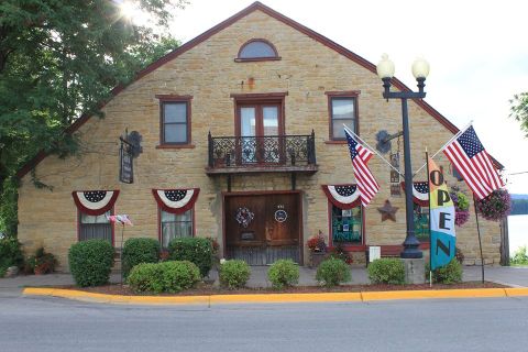 This Local Restaurant In Iowa Serves Legendary Pie That You Can't Pass Up