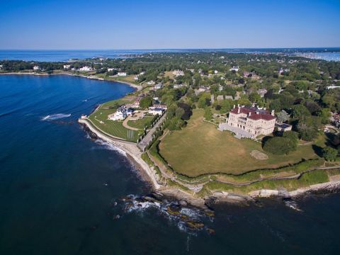 Take This Jaw Dropping Cliffside Boardwalk In Rhode Island For An Unbeatable View