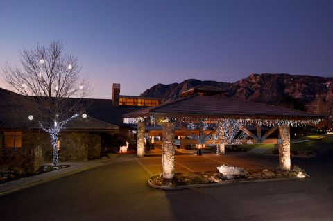 The Clifftop Lodge In Colorado That’s The Perfect Winter Hideaway