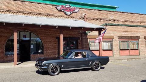 Revisit The Glory Days At This 50s-Themed Restaurant In Northern California