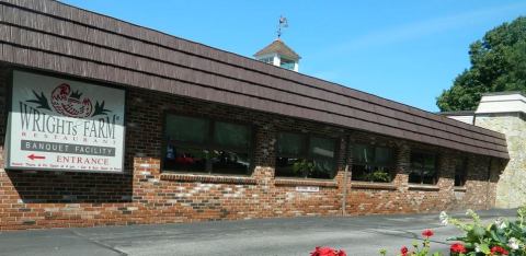 This Old-School Rhode Island Restaurant Serves Chicken Dinners To Die For