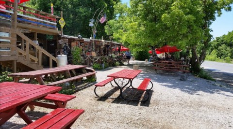 Bite Into A 30-Pound Burger At This Unassuming West Virginia Restaurant