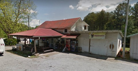 This Ramshackle Country Store Hiding In South Carolina Serves The Best Hot Dogs Around