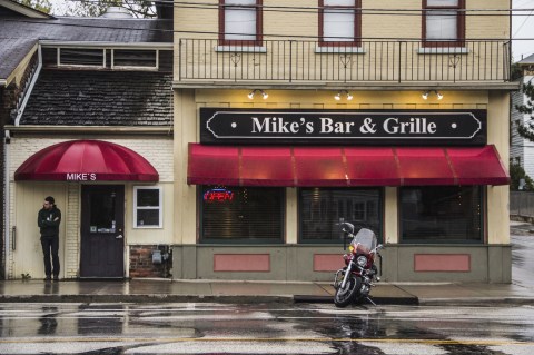 The Buffalo Egg Rolls At Mike's Bar & Grille Are Adored By Clevelanders