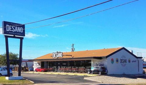 This Mouthwatering Eatery In Austin Makes The Most Classically Delicious Italian Pizzas