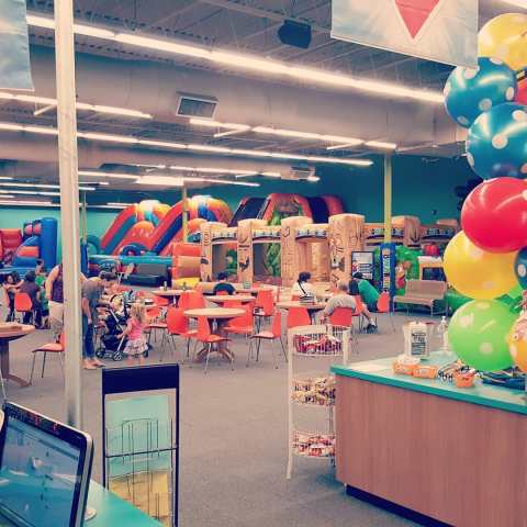 The Tropical-Themed Indoor Playground In Massachusetts That’s Insanely Fun