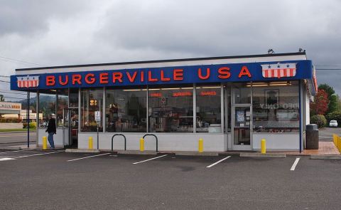 We Can't Get Enough Of The Fries At This Amazing Burger Joint In Oregon