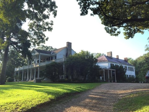 The Oldest Hotel In Mississippi Is Also One Of The Most Haunted Places You’ll Ever Sleep