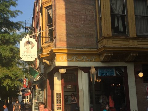 This Old School Soda Fountain In Pennsylvania That's Loaded With Charm