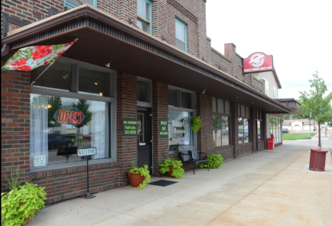 Skipping Dessert At This Famous Iowa Deli Should Be A Criminal Offense