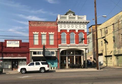 The Oldest Bar In Alabama Has A Fascinating History