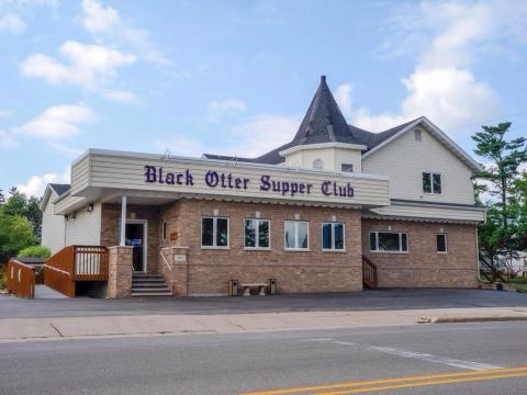 A Tasty Wisconsin Restaurant, Black Otter Supper Club Serves Massive 160 Ounce Steaks