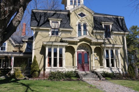 Visit These 5 Charming Tea Rooms In Maine For A Piece Of The Past