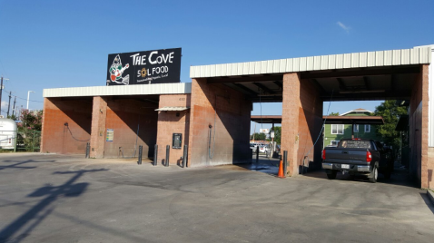 This One-Of-A-Kind Restaurant In Texas Is Also A Laundromat And Car Wash