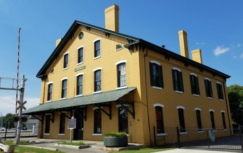 There's Only One Remaining Train Station Like This In All Of Alabama And It's Magnificent