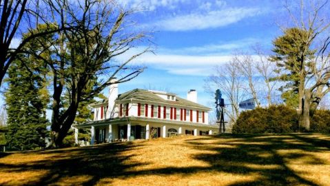 Spend A Perfect Night In This Beautiful Farmhouse Hiding In Virginia Wine Country