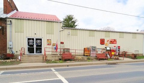 Visit This 30,000-Square Foot Antique Shop In A Former Sled Factory In Pennsylvania