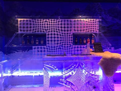 This Beautiful Bar In Arizona Is Made Of Over 20,000 Pounds Of Crystal Clear Ice