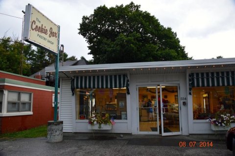 The Made-From-Scratch Donuts At This Maine Bakery Have Stood The Test Of Time