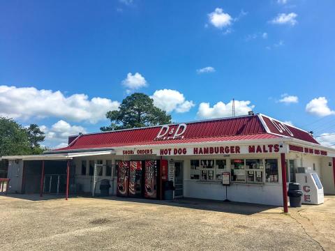 The Burgers And Shakes From This Middle-Of-Nowhere Louisiana Drive-In Are Worth The Trip