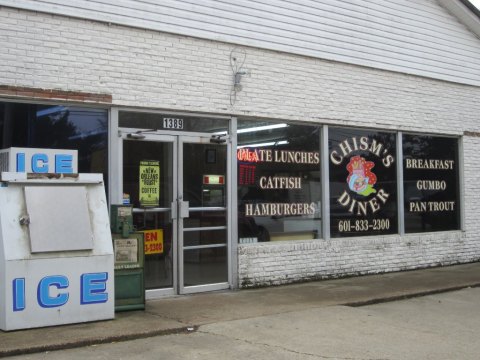 The Mississippi Diner That's So Affordable You'll Want One Of Everything On The Menu