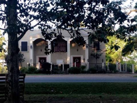 This Restaurant In Mississippi Used To Be A School And You’ll Want To Visit