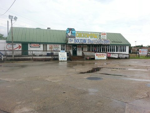 This Ramshackle Cajun Market Hiding In Louisiana Serves The Best Seafood Around