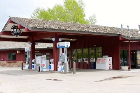 The Best Fried Chicken In Wyoming Actually Comes From A Small Town Gas Station