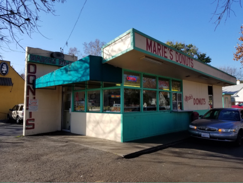 This Old-Timey Donut Shop Serves Up The Tastiest Maple Bars In Northern California