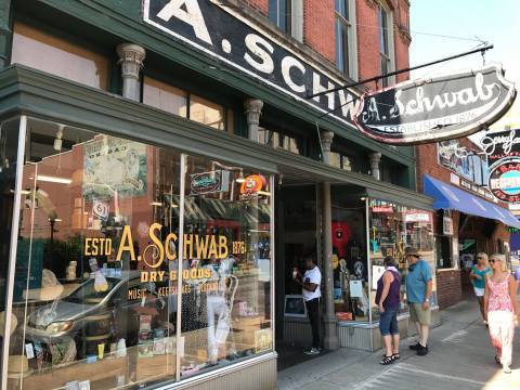 This Old-Fashioned Ice Cream Parlor In Tennessee Serves The Most Scrumptious Sundaes