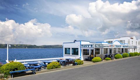 This Ramshackle Crab Shack Hiding In Northern California Serves The Best Seafood Around