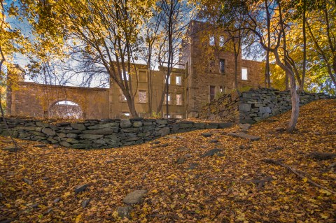 The Spooky Maine Hike That Will Lead You Somewhere Deserted