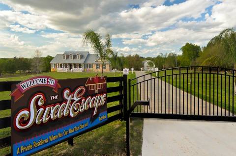 The Candy-Themed Mansion In Florida Is The Sweetest Getaway You’ll Ever Have