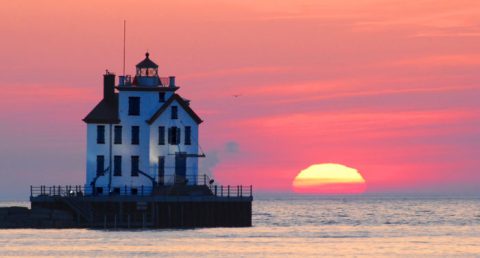 The Lighthouse Road Trip On The Cleveland Coast That's Dreamily Beautiful